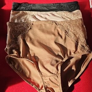 NWOT Lace Trim High-Waisted Panties Set Shapewear